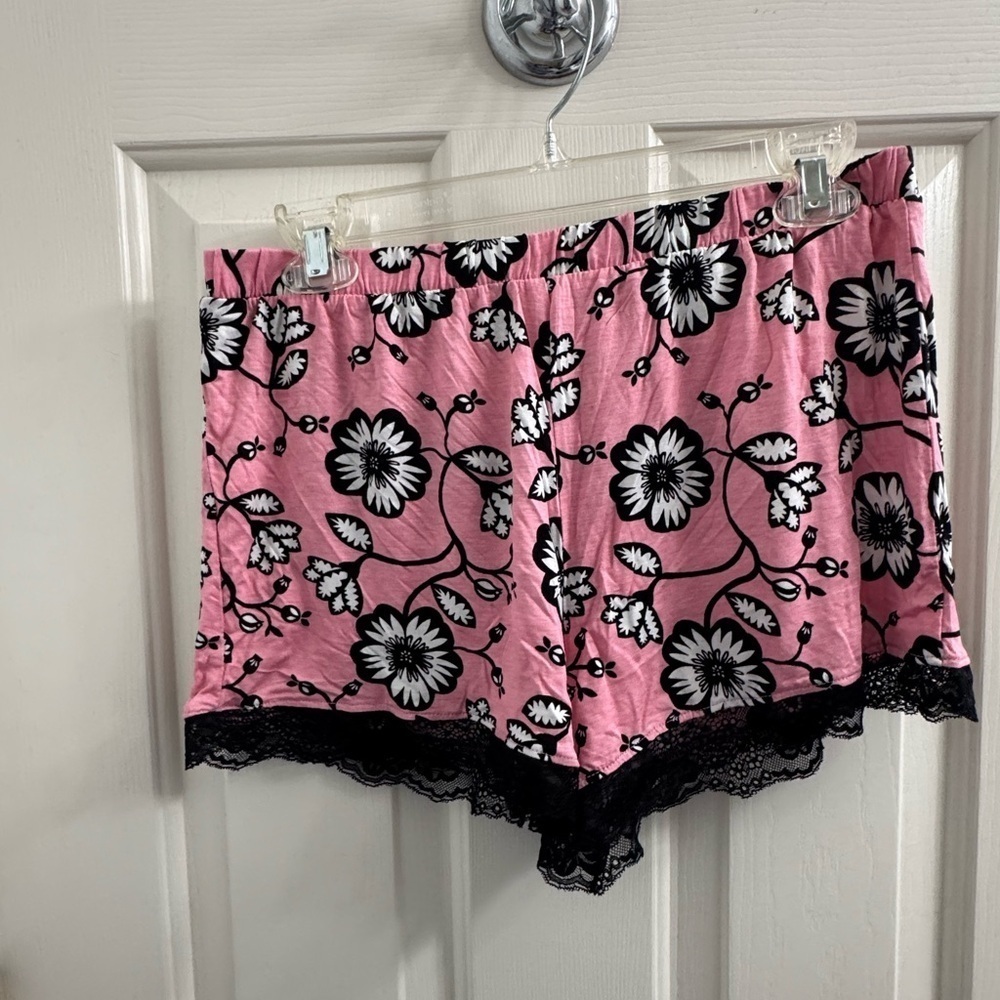 Floral Pink and Black Women's Sleepwear shorts Set - Picture 8 of 12